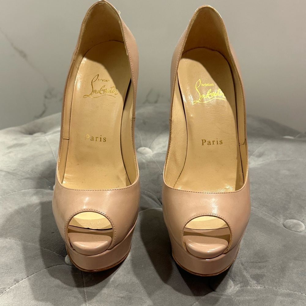 Christian Louboutin Lady Peep size 38 beige